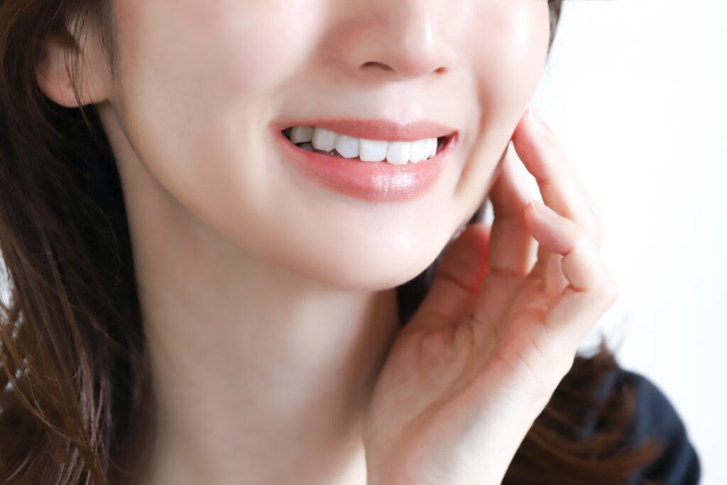 女性の口と鼻のアップ